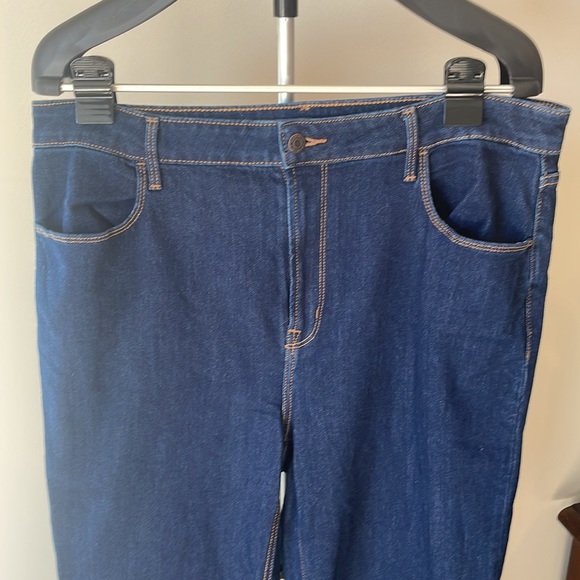 Never worn Old Navy Flare Jeans - Picture 2 of 7